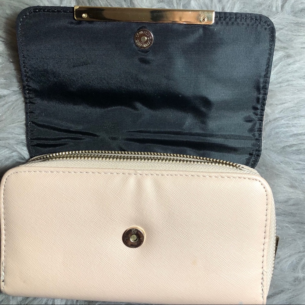 Wristlet 🌸🌸🌸🌸🌸🌸🌸 - Picture 3 of 7